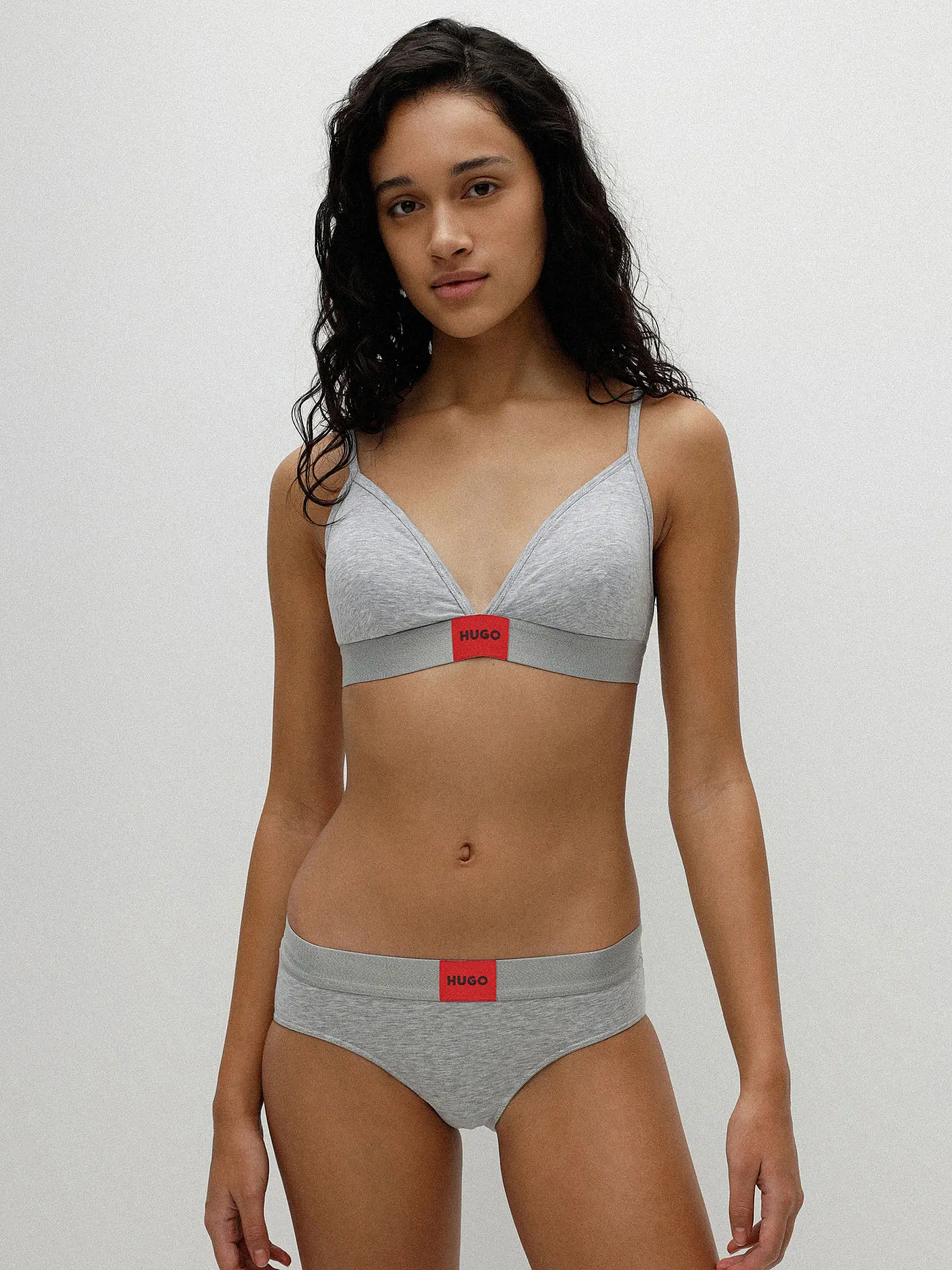 HUGO | Triangle BH Red Label black | grau